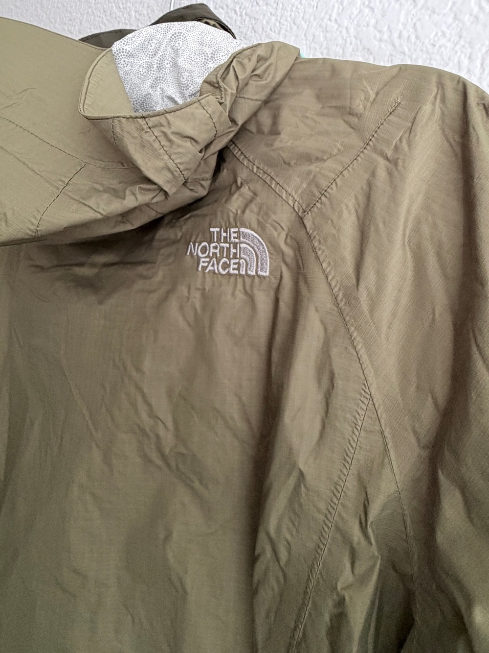 The North Face Venture HyVent 2.5L Rain Jacket with Mint Green Accents Medium - Picture 4 of 14